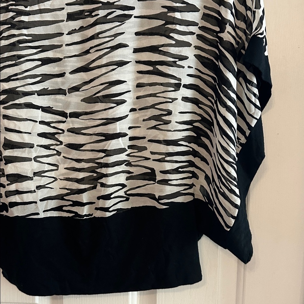 Banana Republic Trina Turk 100% Silk Top Zebra Print White/Black SZ 0 - Picture 3 of 6